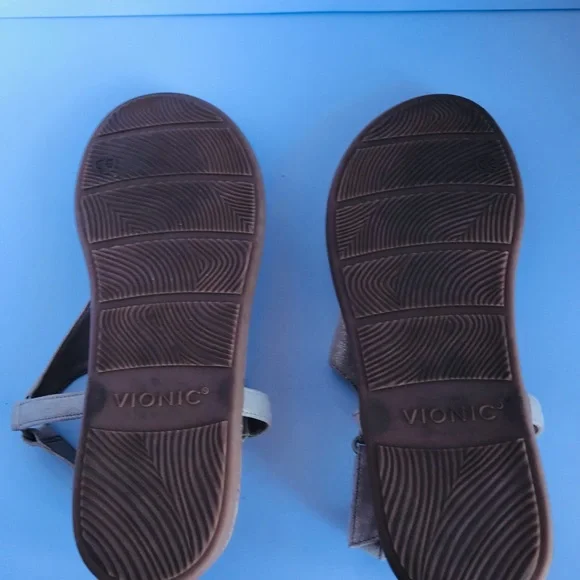 Vionic Women's Cream Sandals - Picture 12 of 12